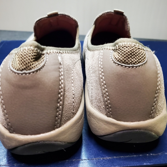 Suede Easy Spirit Langston Explorer 24 Slip-on Taupe/Light Tan Womens size 7 - Picture 4 of 9